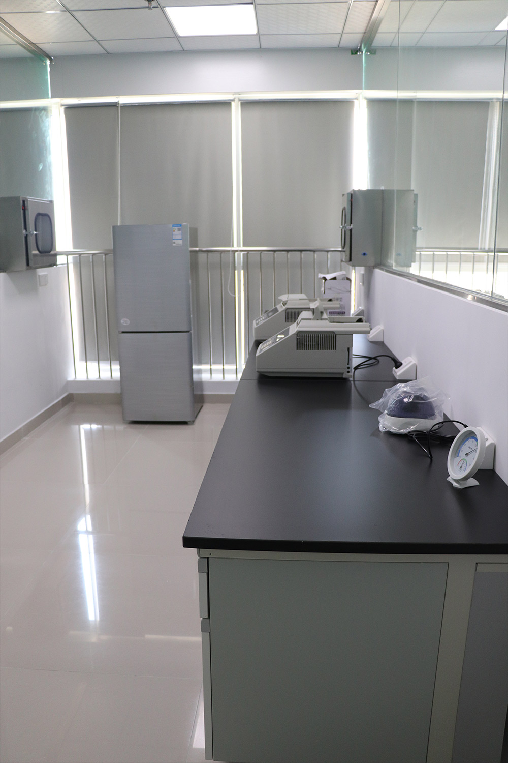 PCR扩增室设备1.JPG